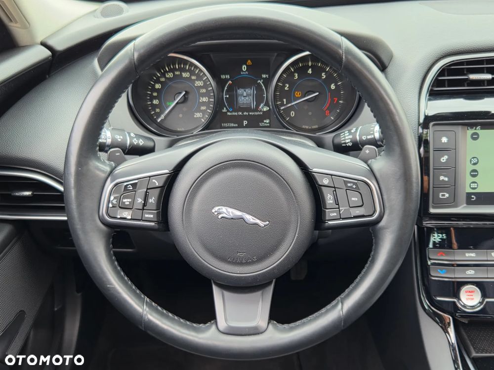 Jaguar XE 2.0 T Prestige - 16