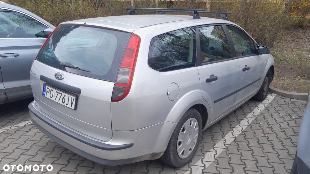 Ford Focus 1.6 Ambiente - 2