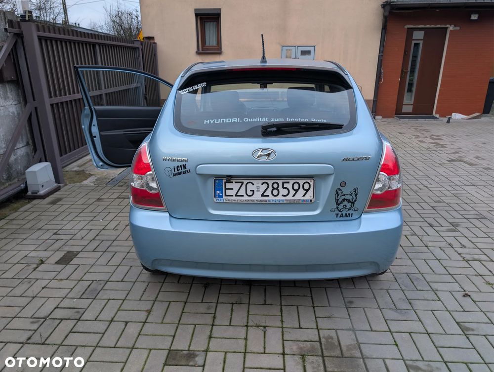 Hyundai Accent - 12