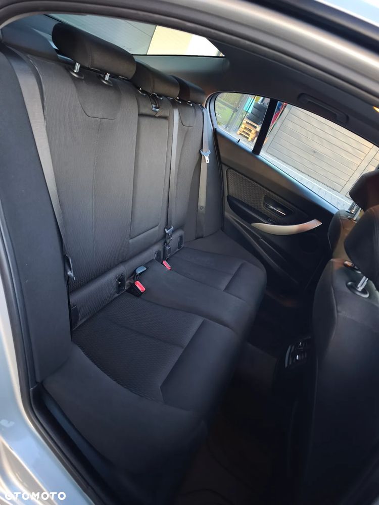 BMW Seria 3 318i Advantage - 14