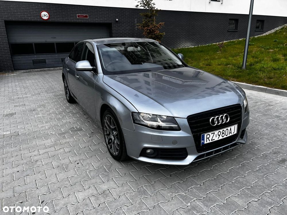 Audi A4 Limousine - 4