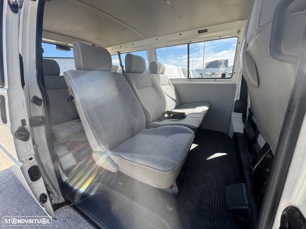 VW Transporter 2.4 D Kombi - 8