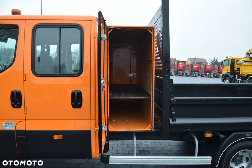 Iveco DAILY 35C16 / 2.3 - 160 KM / BRYGADÓWKA / 6 OSOBOWY / DOSTAWCZE / SKRZYNIA / KLIMA / NAWIGACJA / KAMERA COFANIA / TEMPOMAT / SERWISOWANY / SPROWADZONY - 22