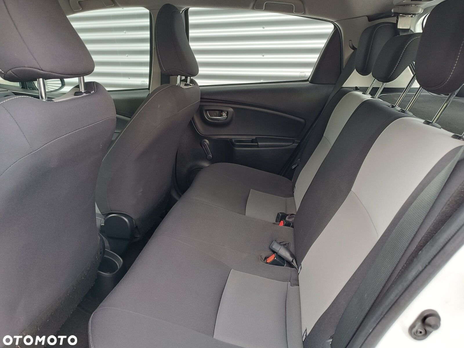Toyota Yaris Hybrid 100 Active - 29