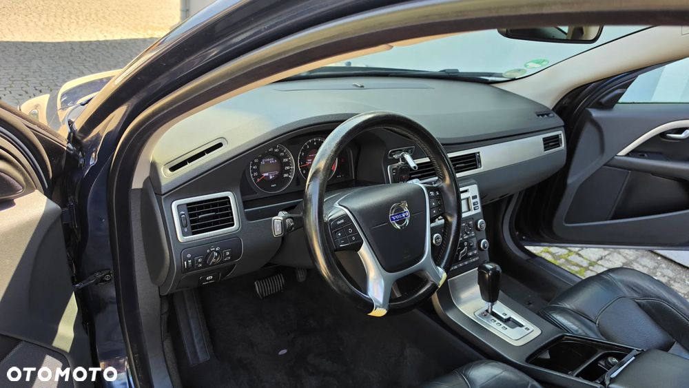 Volvo V70 2.5T Momentum - 9