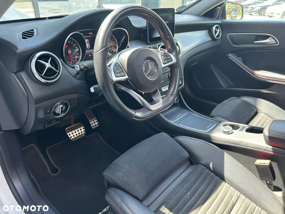 Mercedes-Benz CLA 250 4-Matic AMG Line - 11