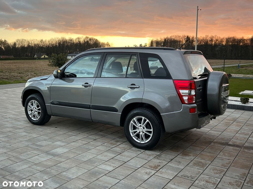 Suzuki Grand Vitara 2.0 - 19