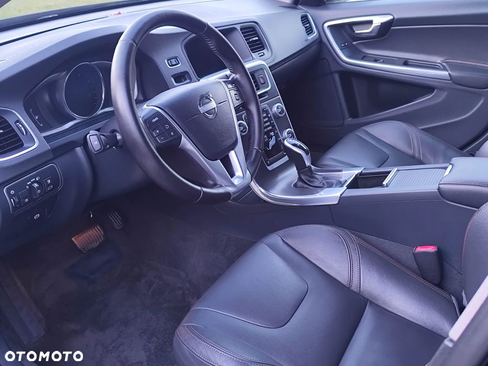 Volvo V60 Cross Country T5 AWD Momentum - 23