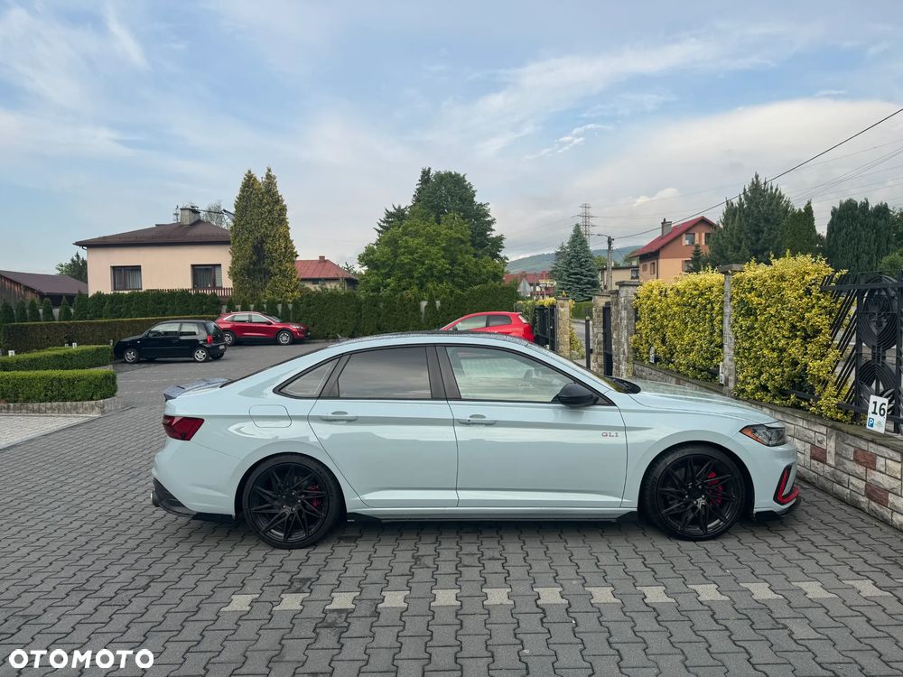 Volkswagen Jetta - 3