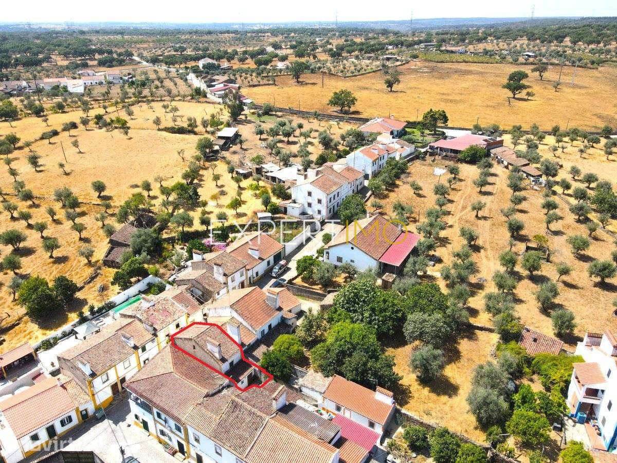 Moradia T2 renovada, com pequeno quintal - Monte Claro - Nisa - Grande imagem: 2/30