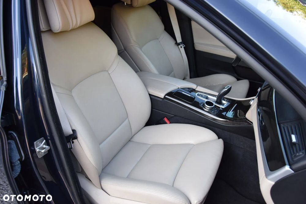 BMW Seria 5 535i Sport-Aut - 20