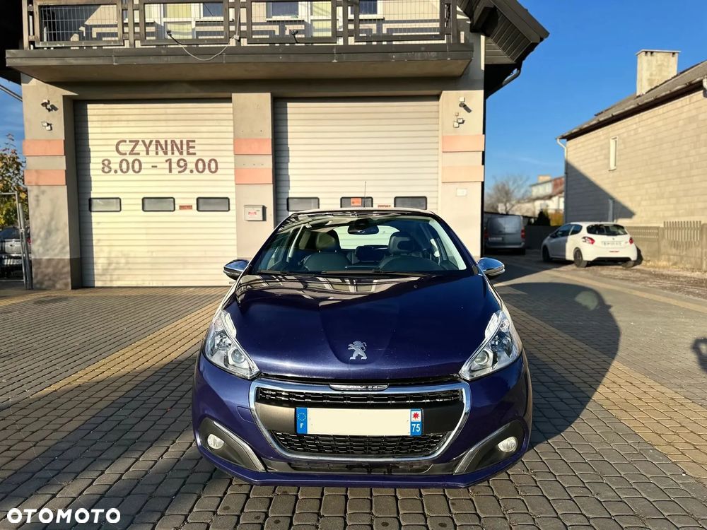 Peugeot 208 - 1