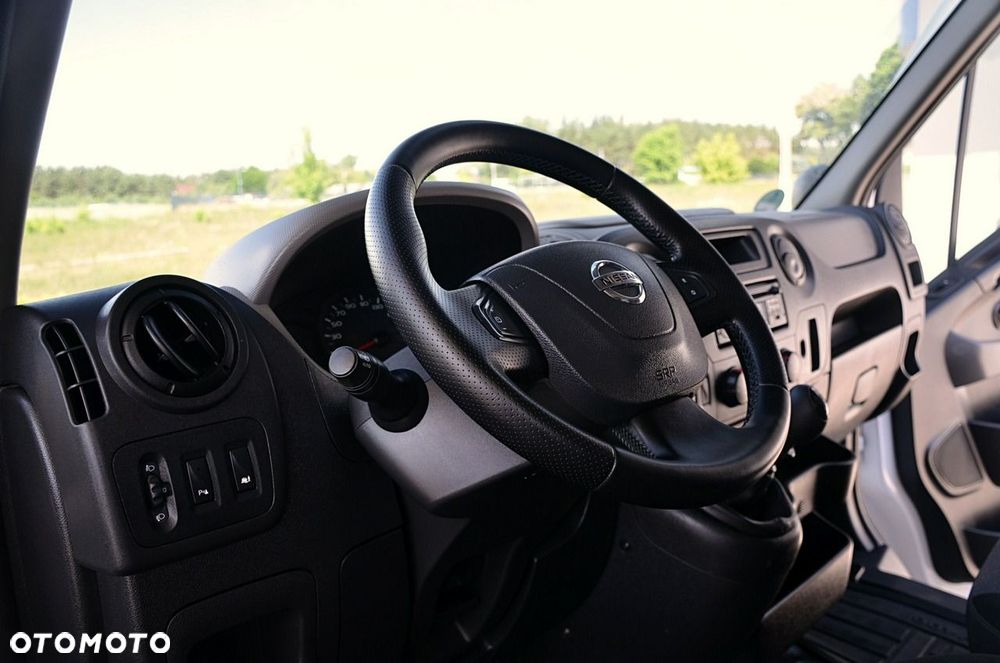 Nissan NV 400 - 23