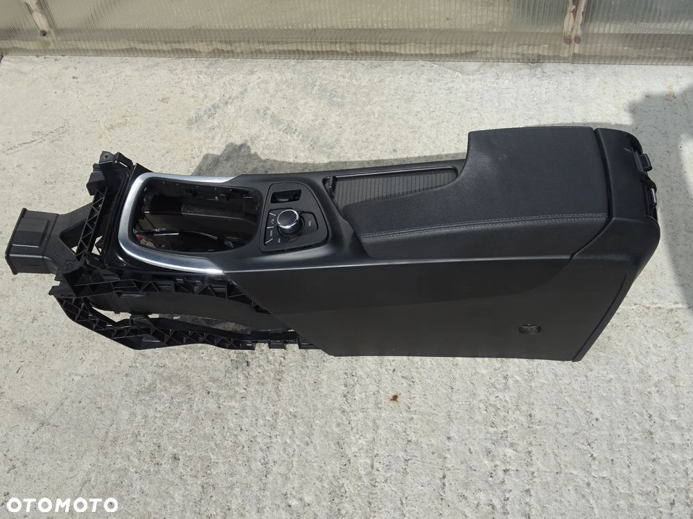 ZAKOŃCZENIE KONSOLI ŚRODKOWEJ GNIAZDO 12V PANEL CZARNY NAWIEWY TYŁ OPEL INSIGNIA A - 4