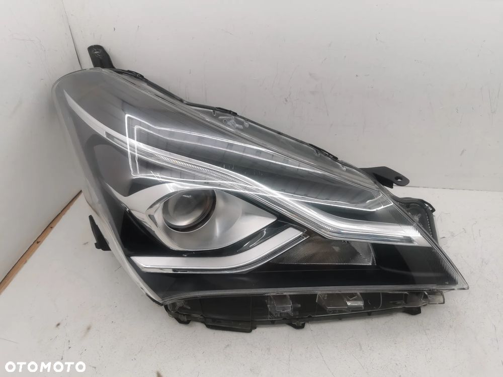 Lampa prawa przednia Toyota Yaris 3 III zwykła + LED - 3