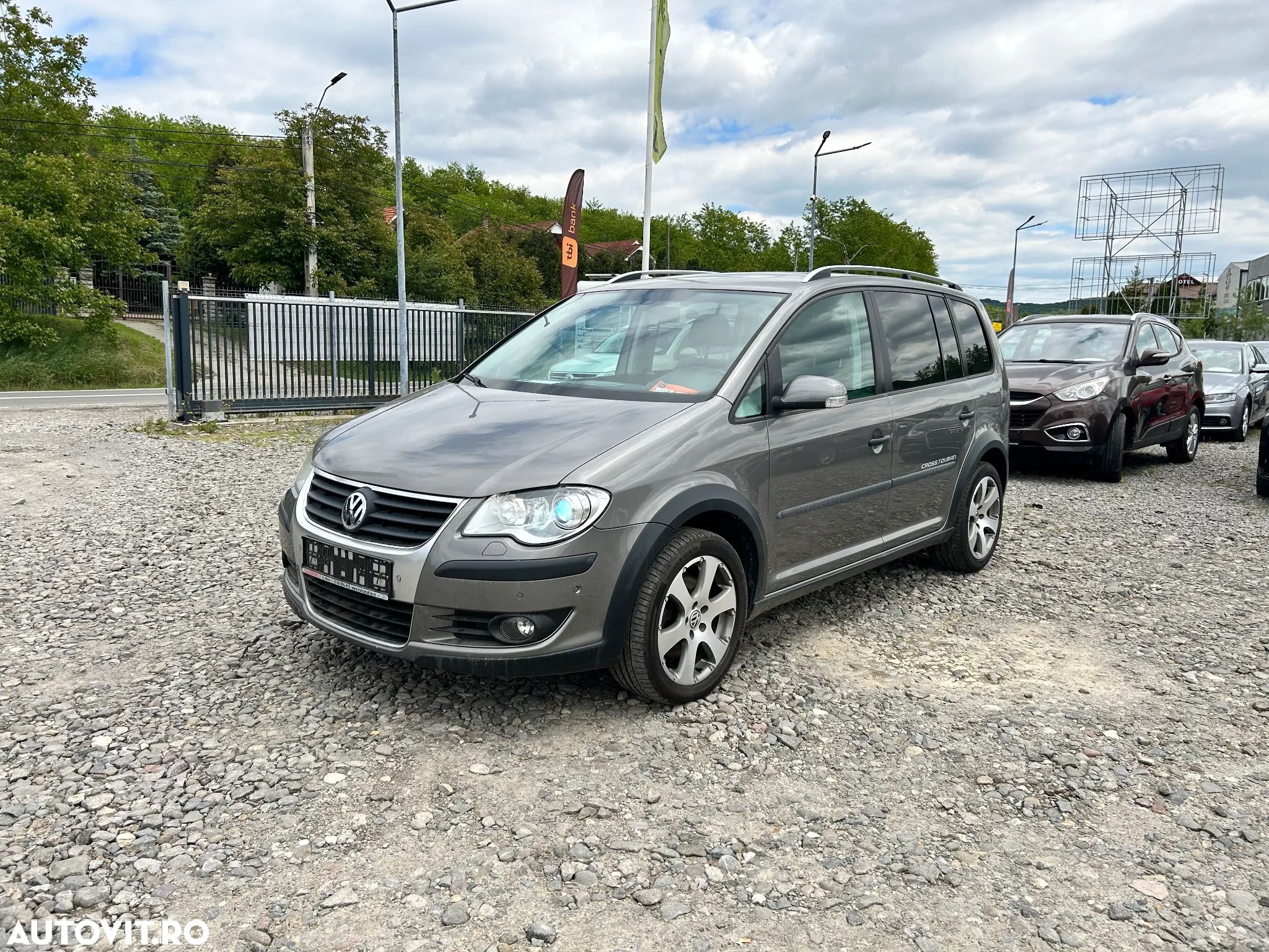 Volkswagen Touran Cross 2.0 TDI DSG - 1