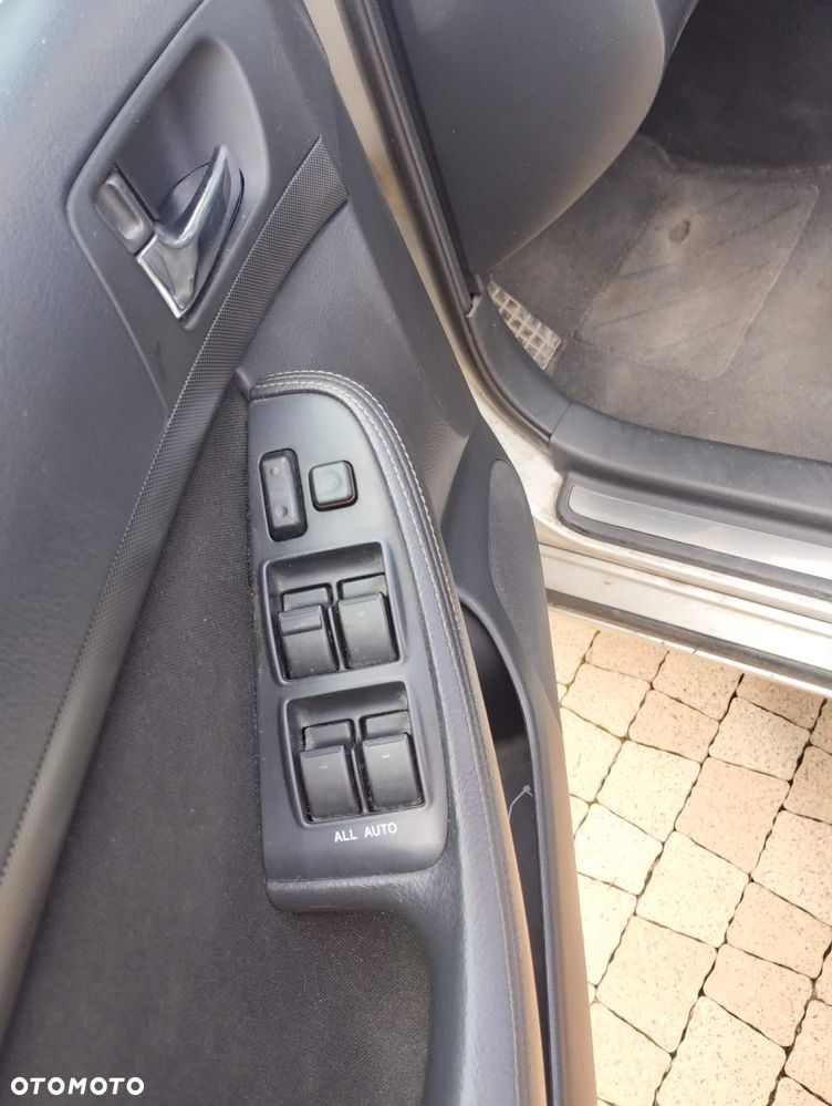 Toyota Avensis 2.0 D-4D High - 8