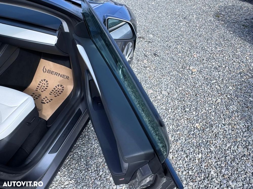 Tesla Model Y AWD Performance - 14