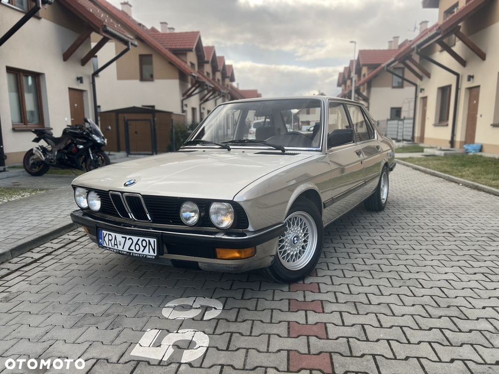 BMW Seria 5 525 e - 10