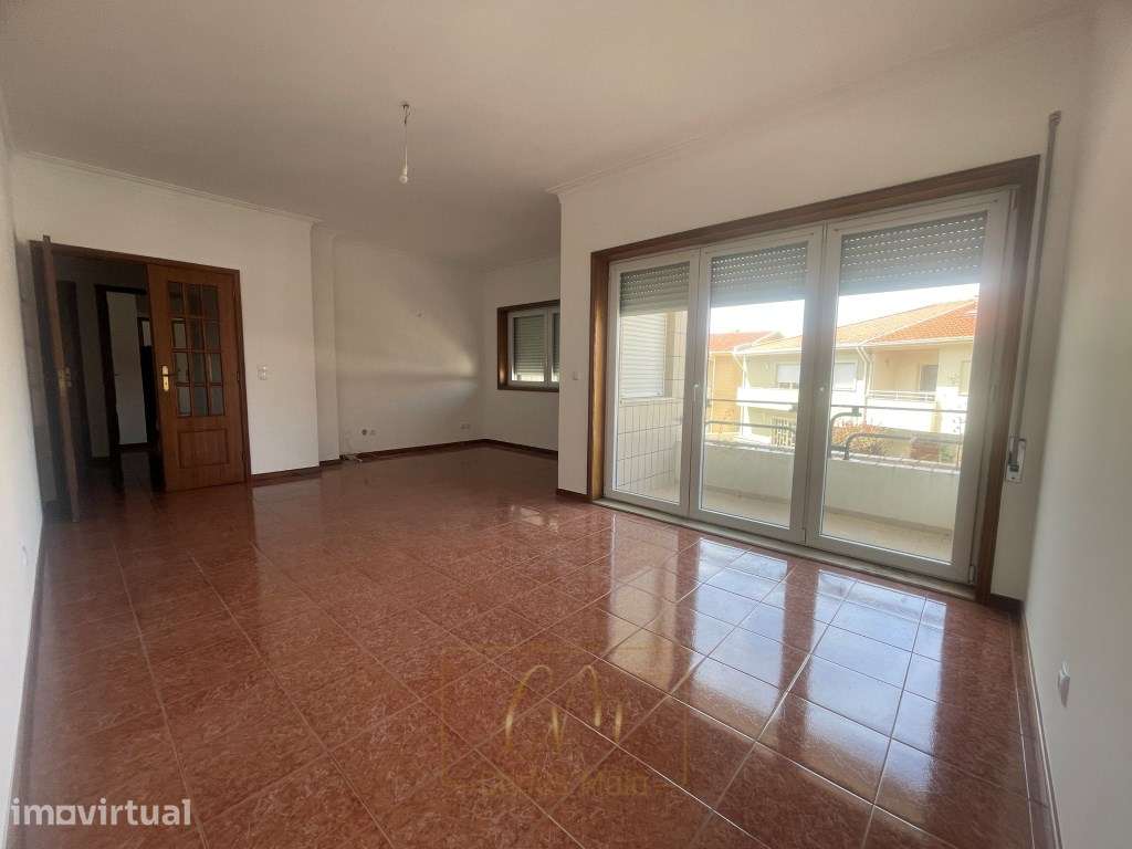 Apartamento T3 com lugar de garagem e arrumos fechados em Modivas, ... - Grande imagem: 2/29