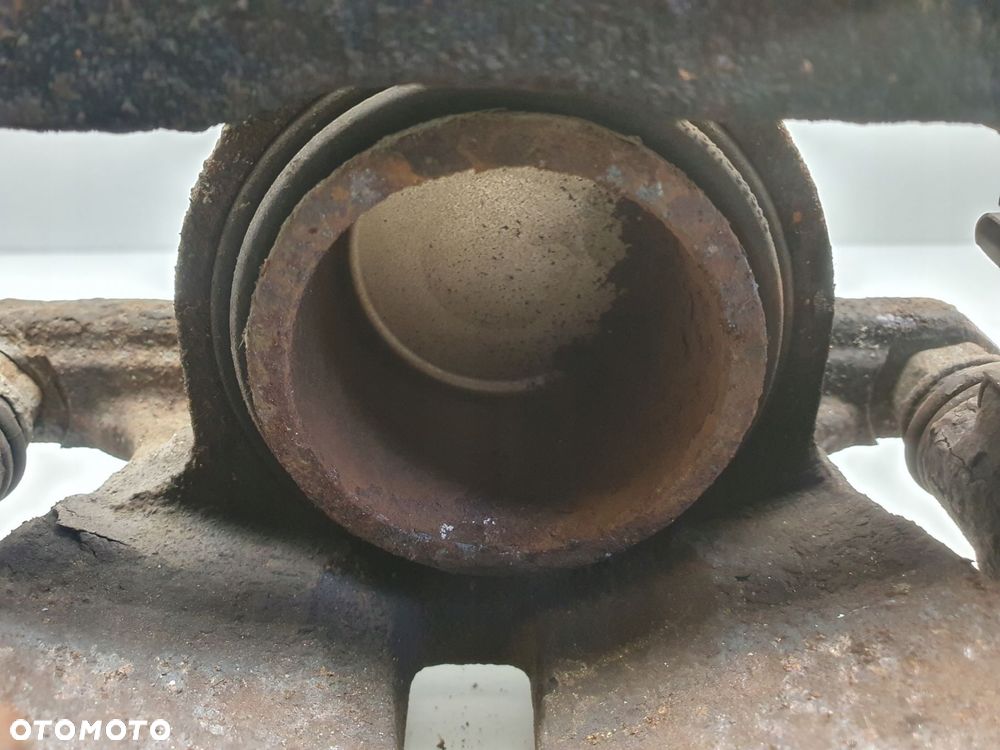 Toyota RAV4 IV III PRZEDNI ZACISK HAMULCOWY lewy przód KIEROWCY 63-28 - 7