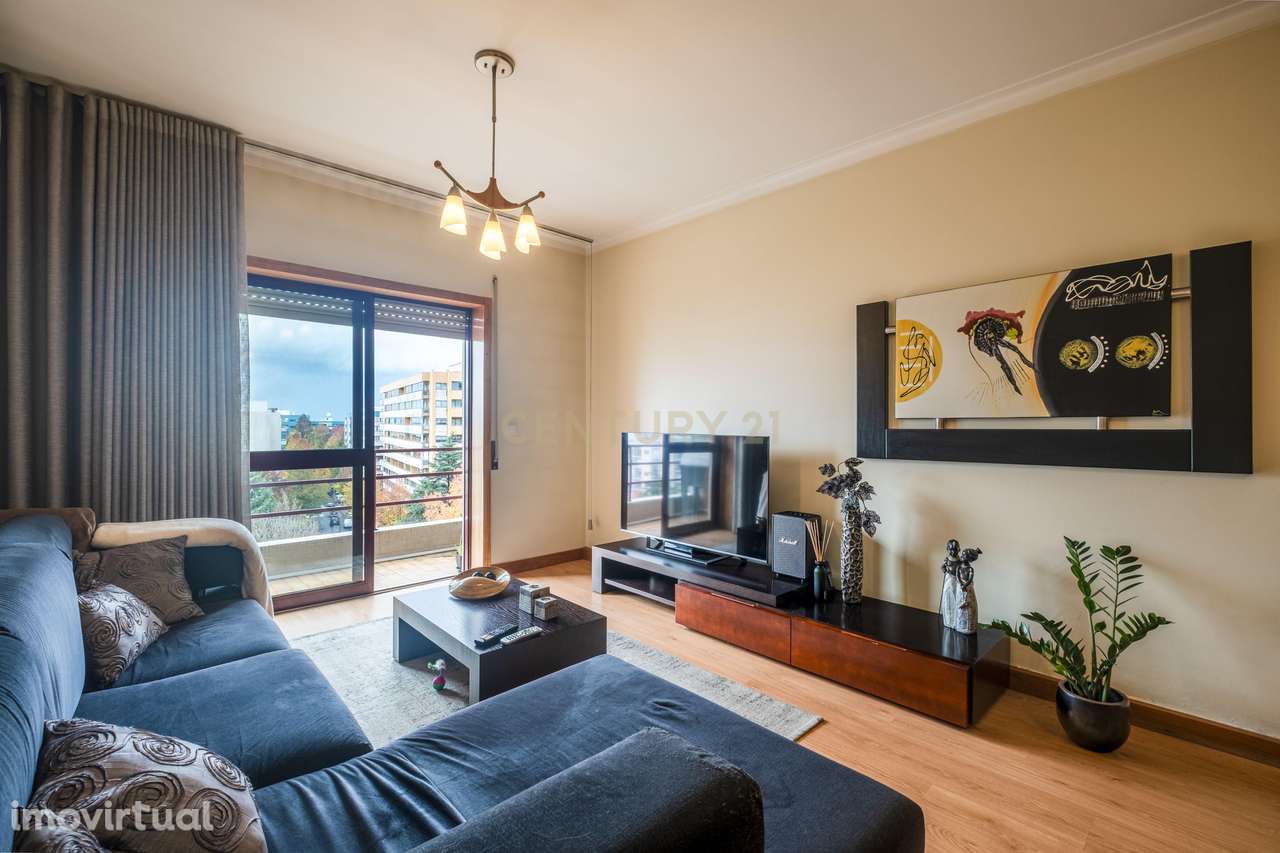 Apartamento T3 Renovado, com aquecimento central, varanda e lugar de g - Grande imagem: 5/31