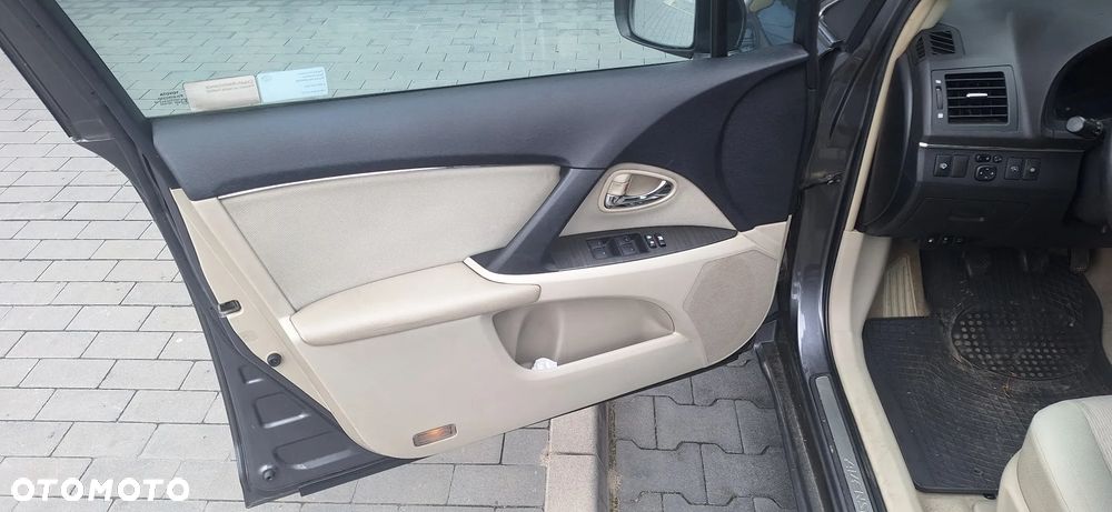 Toyota Avensis 2.2 D-4D 2010 - 13