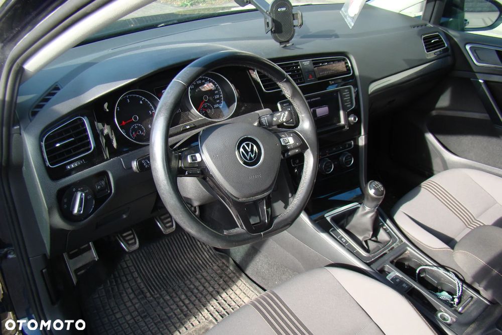 Volkswagen Golf - 11