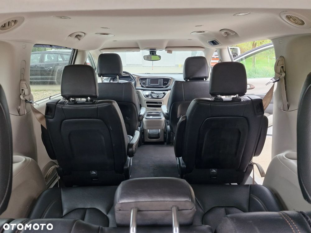 Chrysler Pacifica - 12