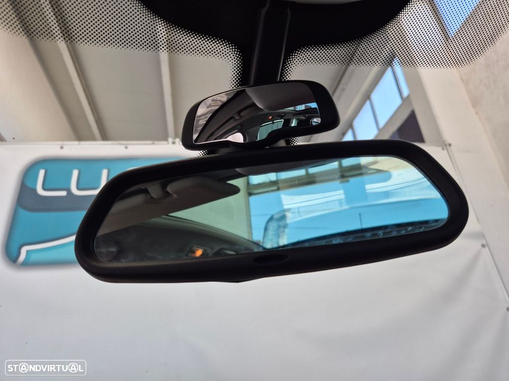 Peugeot 5008 1.6 HDi Executive JLL17 - 18
