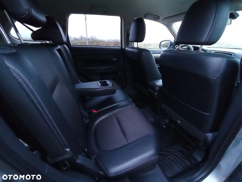Mitsubishi Outlander - 26
