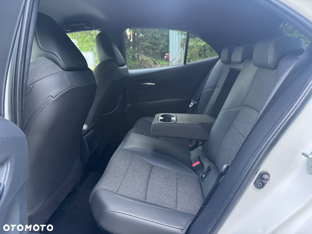 Toyota Corolla 1.8 Hybrid Executive - 23