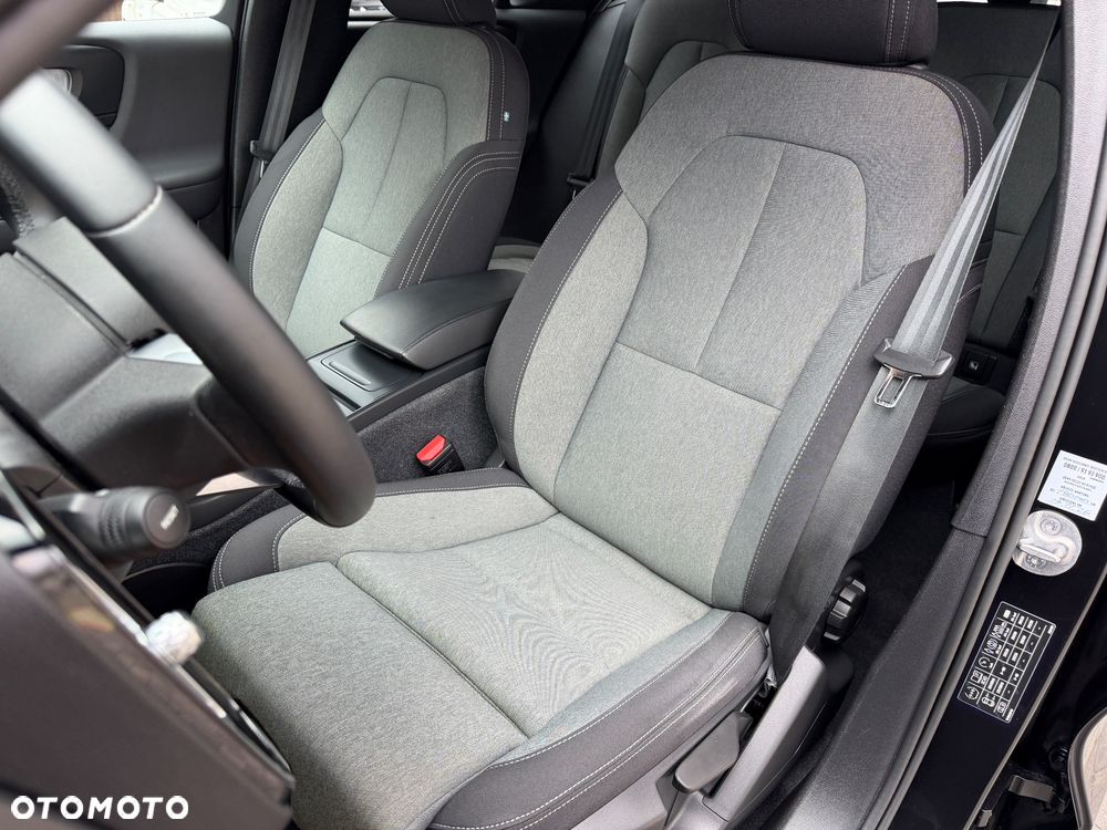 Volvo XC 40 B3 B DKG Plus Black Edition - 32