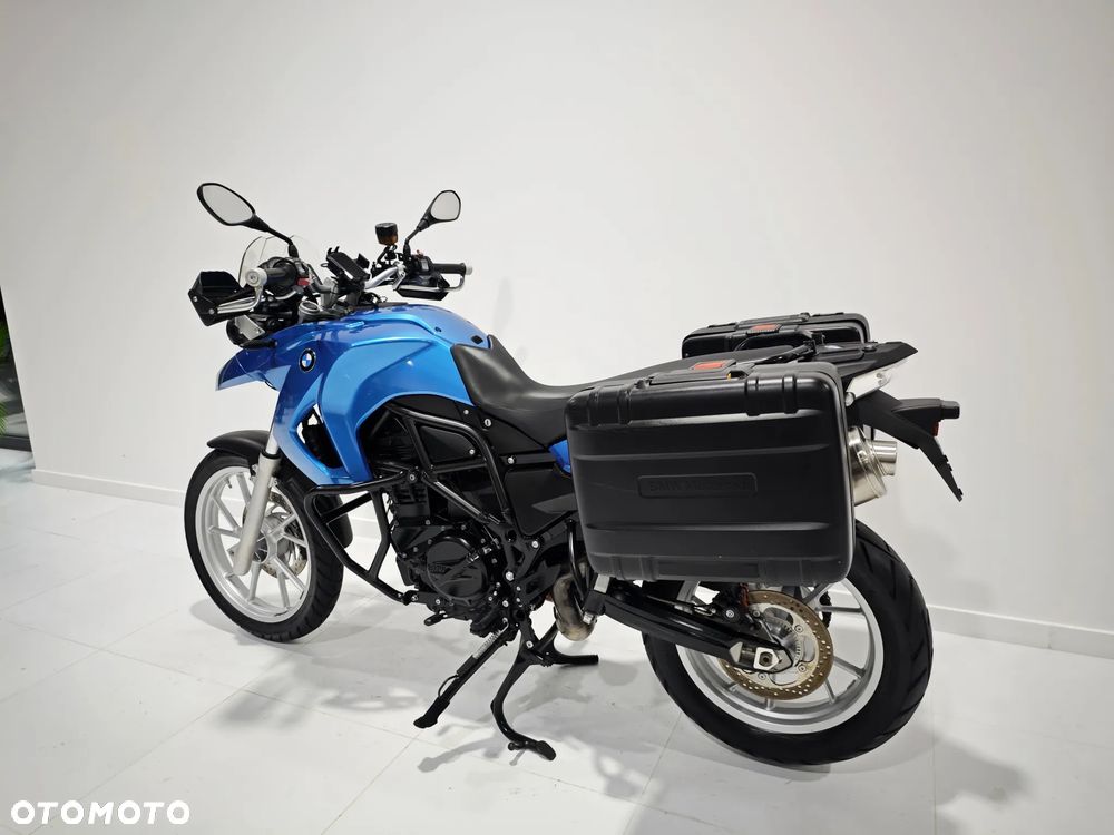 BMW F - 15