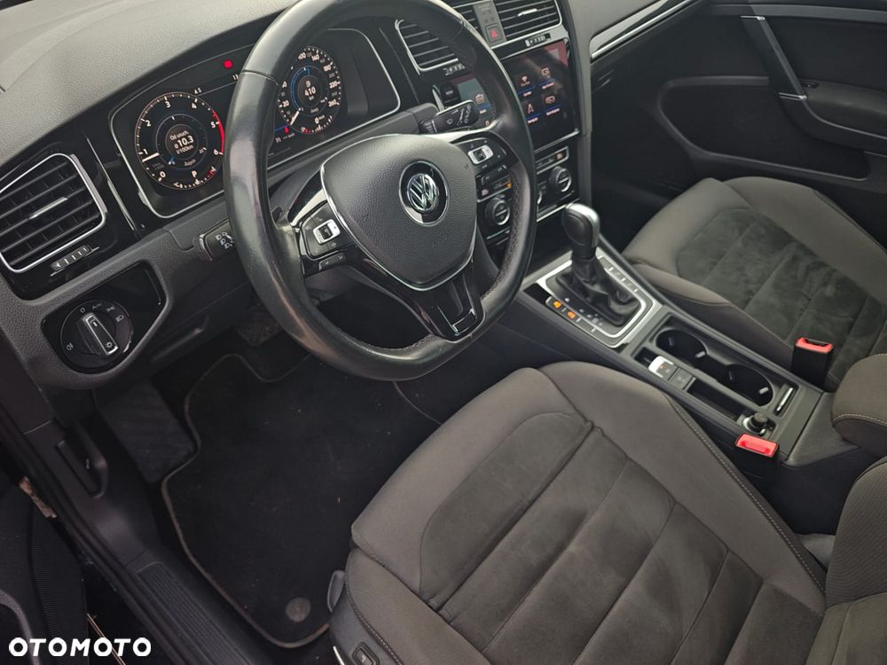 Volkswagen Golf Variant 2.0 TDI SCR DSG R-Line - 12