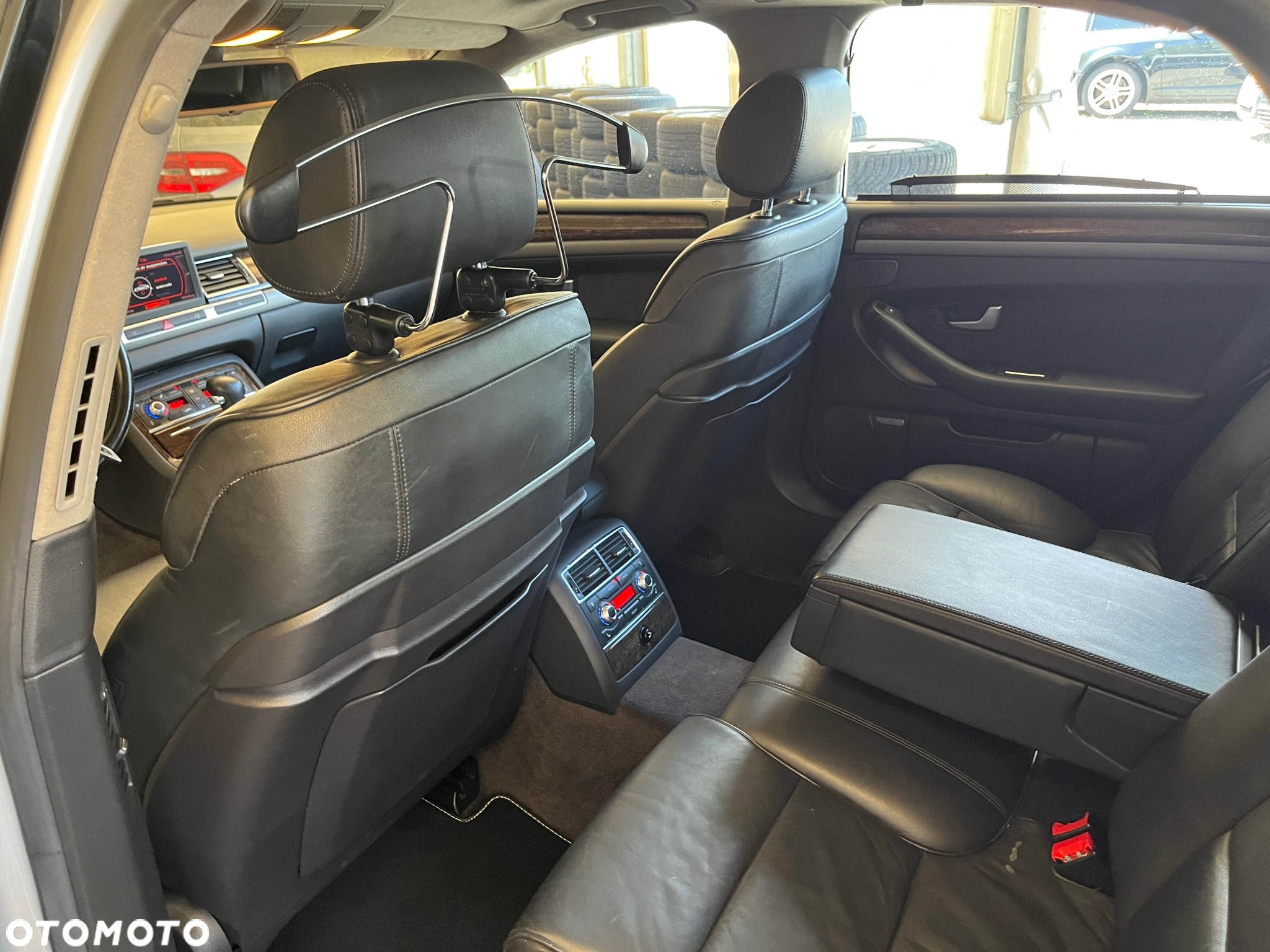 Audi A8 4.2 Quattro - 16