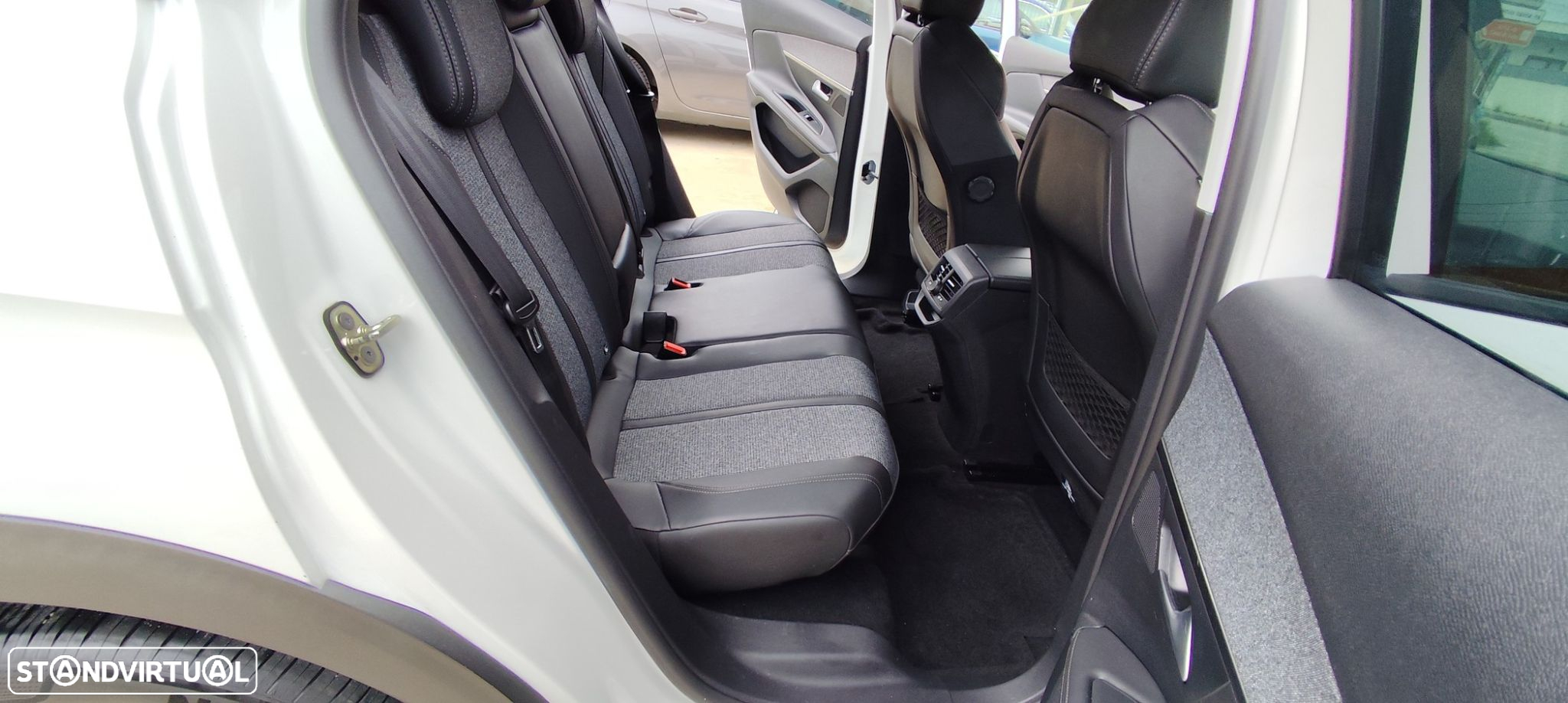 Peugeot 3008 1.5 BlueHDi Allure - 27