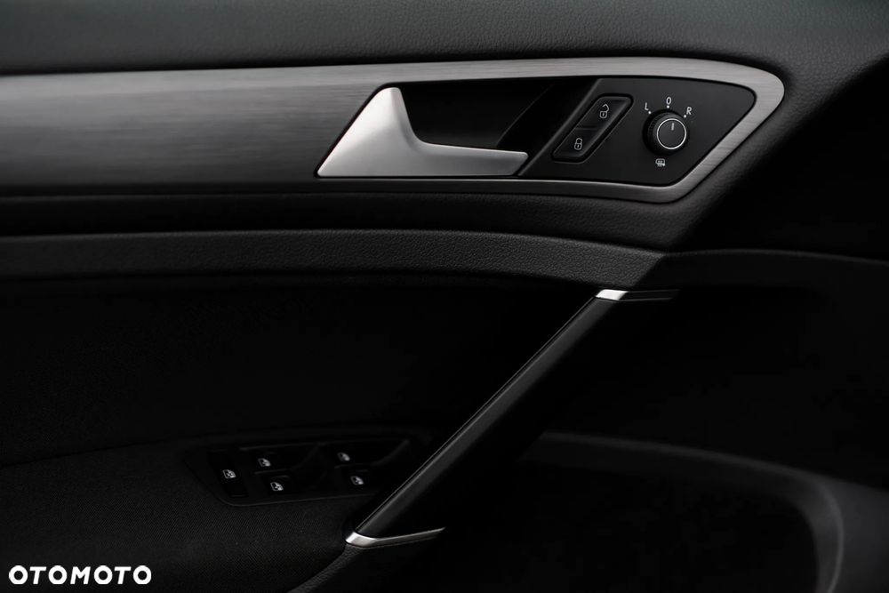 Volkswagen Golf - 30