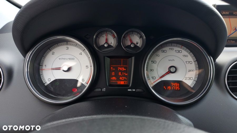 Peugeot 308 HDi FAP 110 NAVTEQ ON BOARD - 19