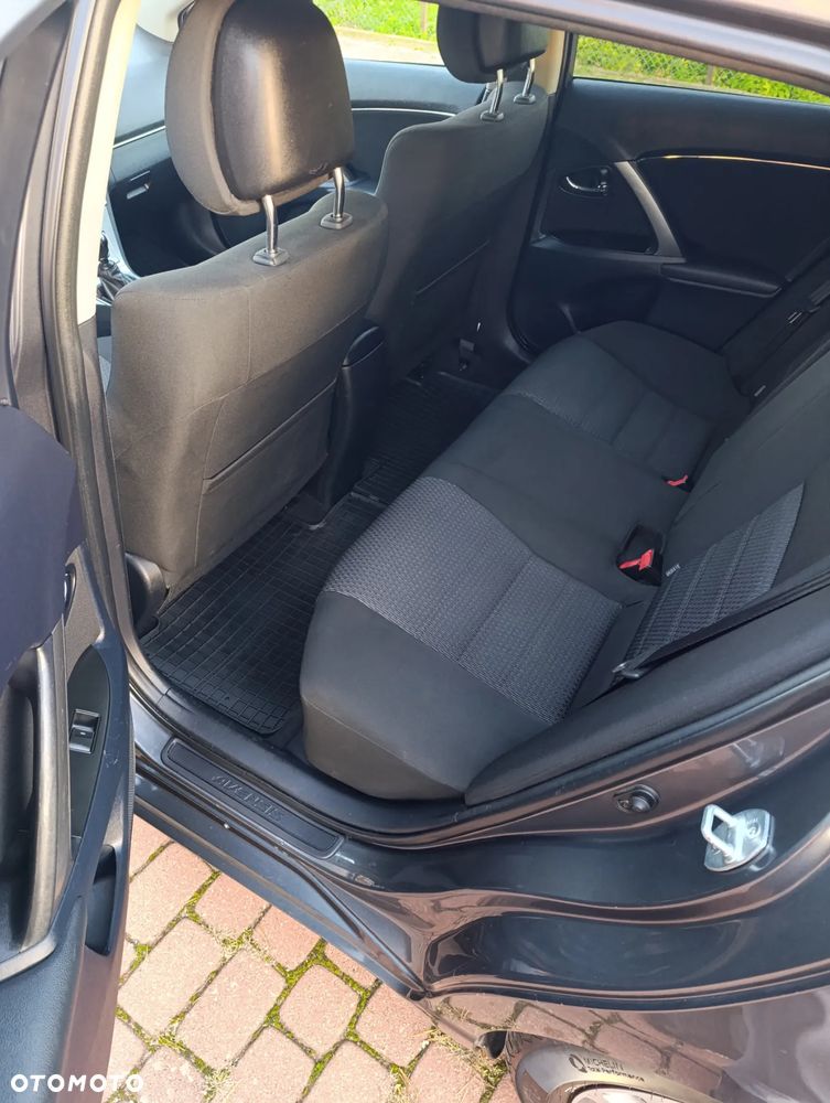 Toyota Avensis Combi 2.0 D-4D - 13