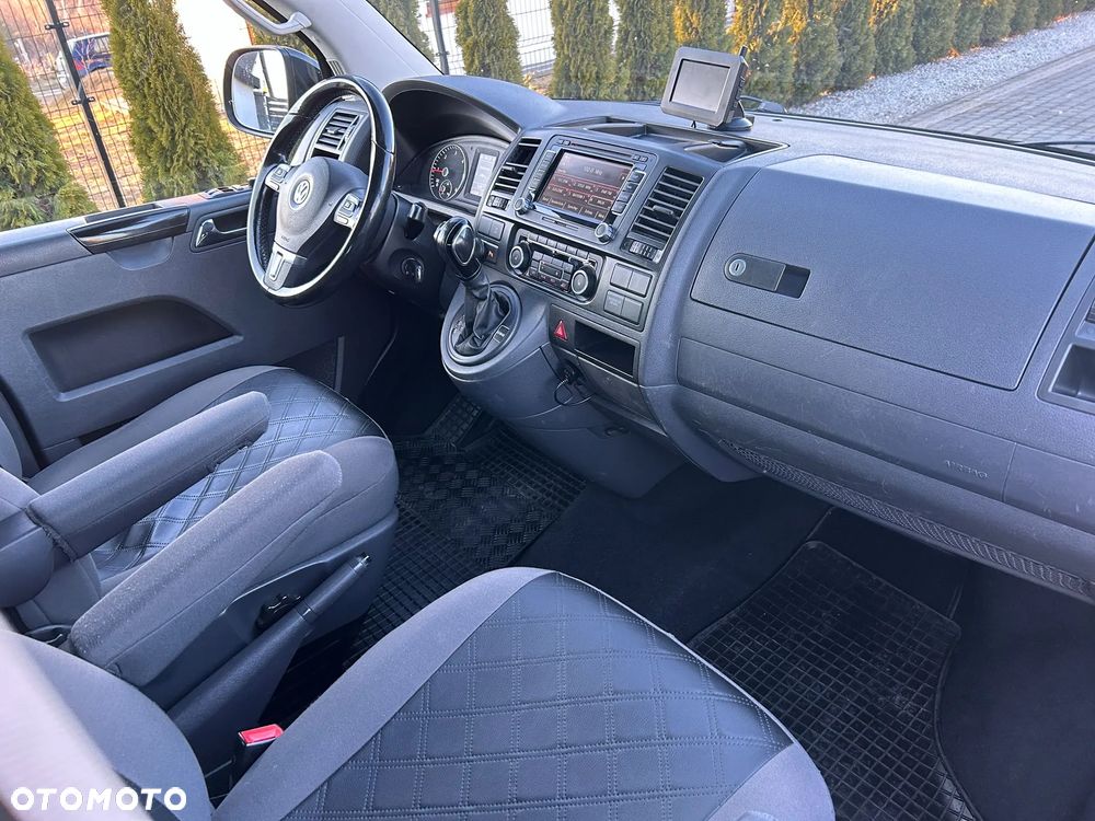 Volkswagen Caravelle - 36