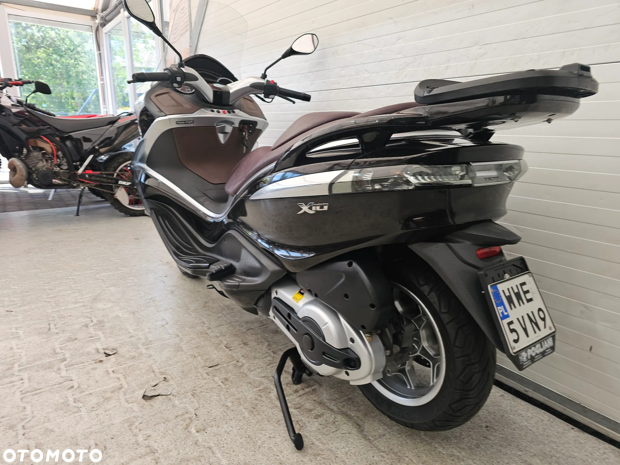 Piaggio X10 - 13