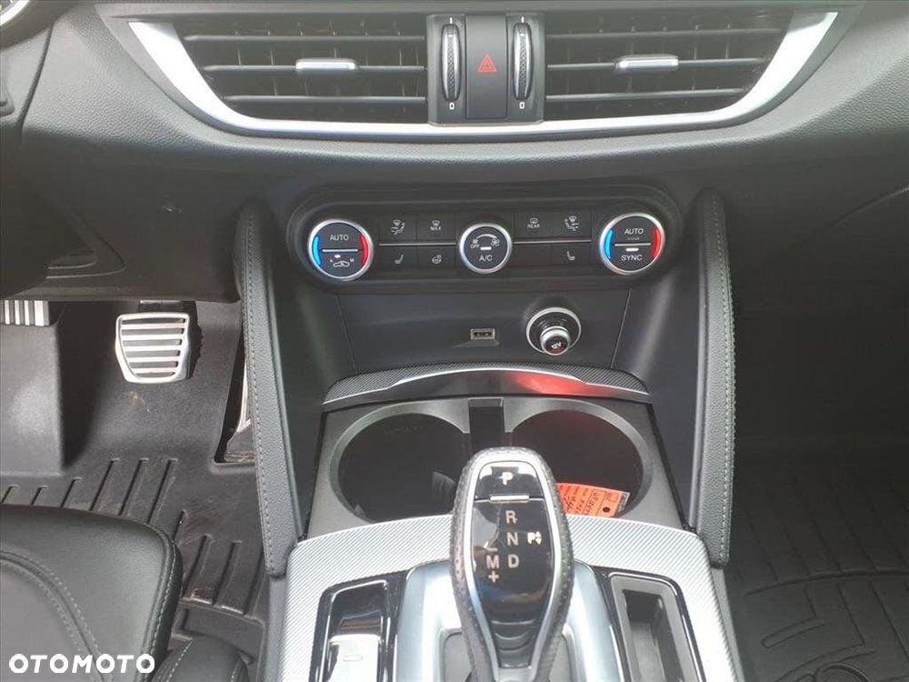 Alfa Romeo Stelvio - 18