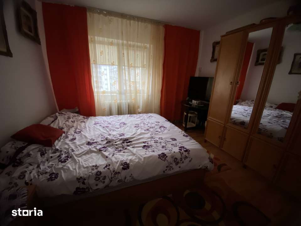 Apartament 4 camere, zona Calea Moldovei, et. 3 — fotografia 3