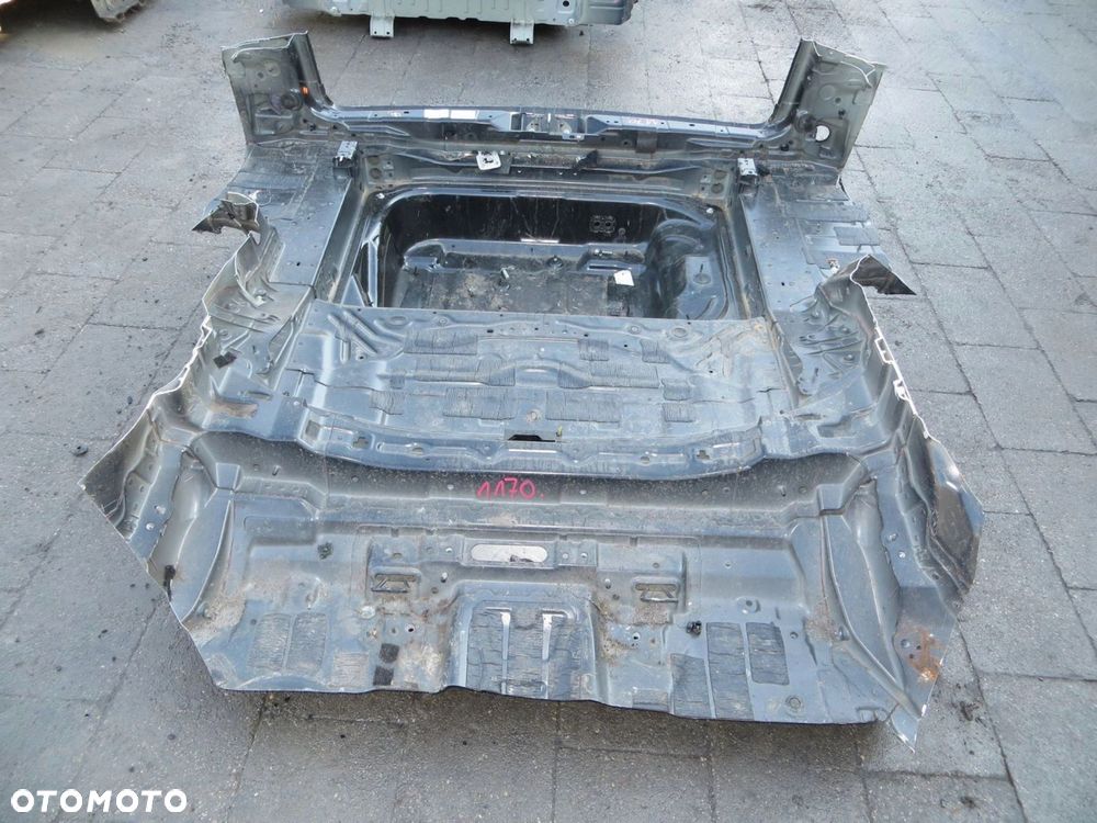 MERCEDES W213 KOMBI WANNA PAS TYLNY TYŁ 197 16- - 4