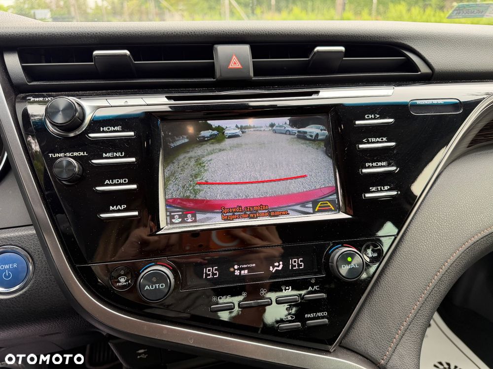 Toyota Camry 2.5 Hybrid Comfort CVT - 28