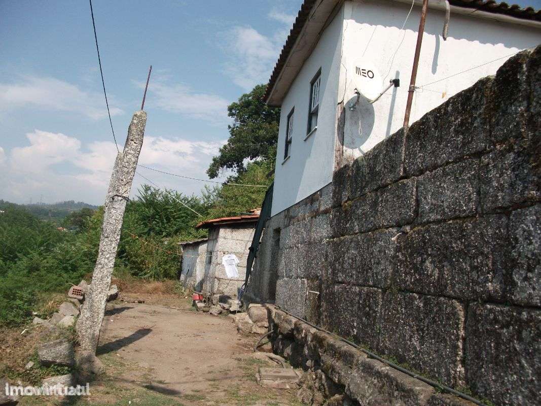 Moradia para restauro com 3 artigos de construção - Grande imagem: 2/8