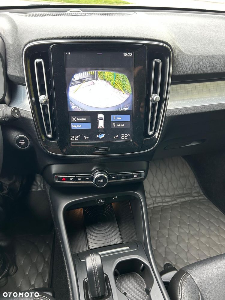 Volvo XC 40 T5 AWD Geartronic Momentum Pro - 24