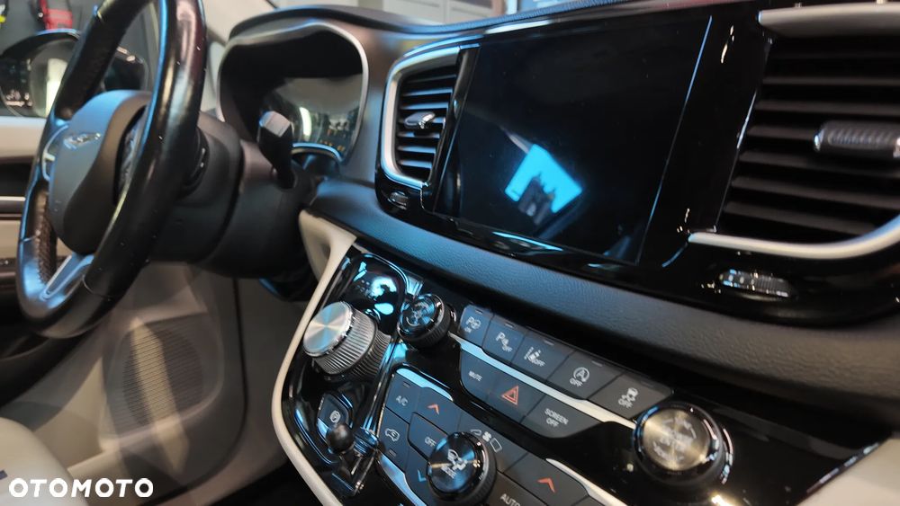 Chrysler Pacifica - 12