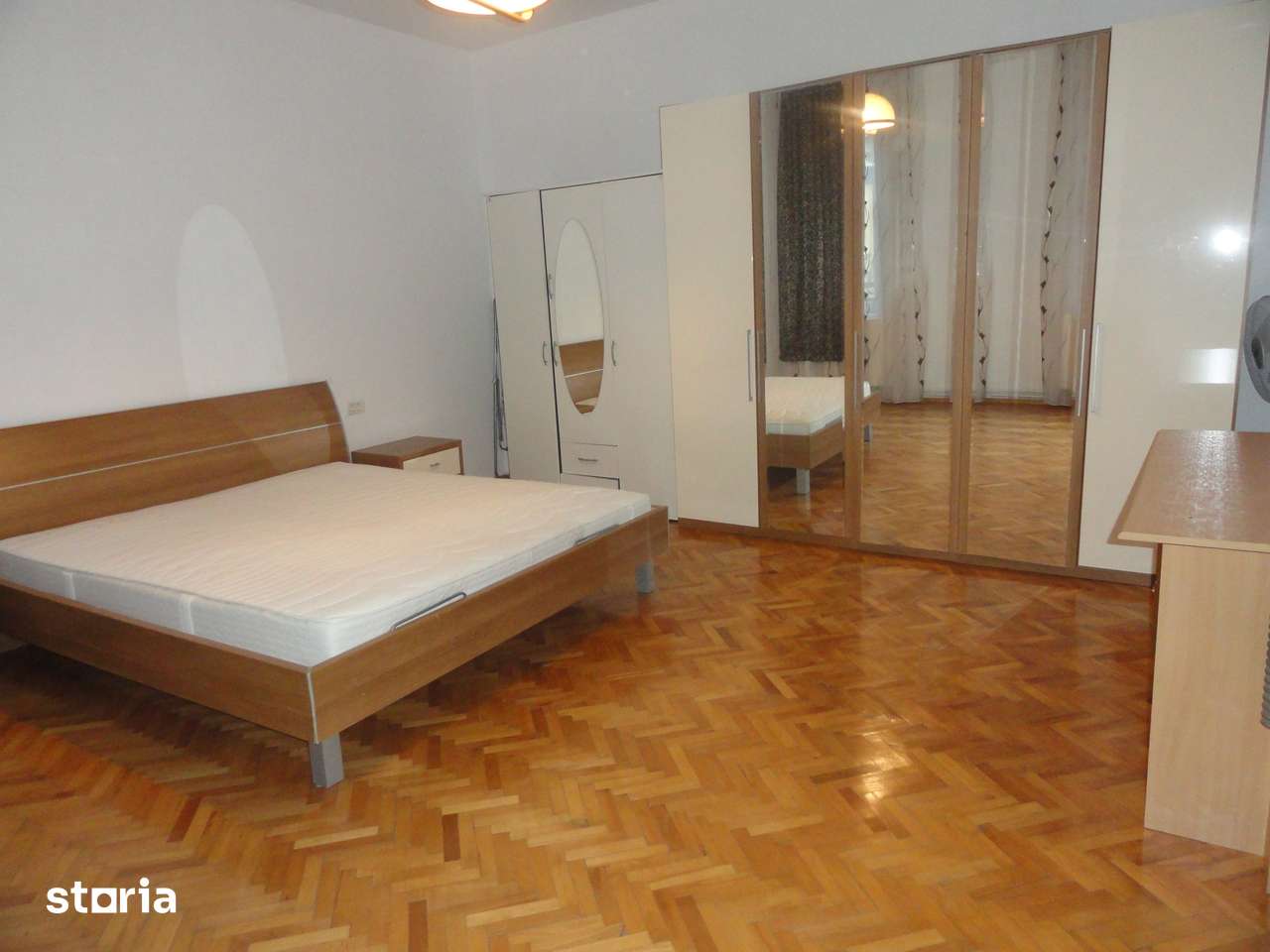 Apartament 2 camere, etaj 2, Bdul Revolutiei, 103 mp, renovat, mobilat — fotografia 1